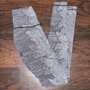 Lululemon Dottie Tribe Gray Wunder Under Leggings